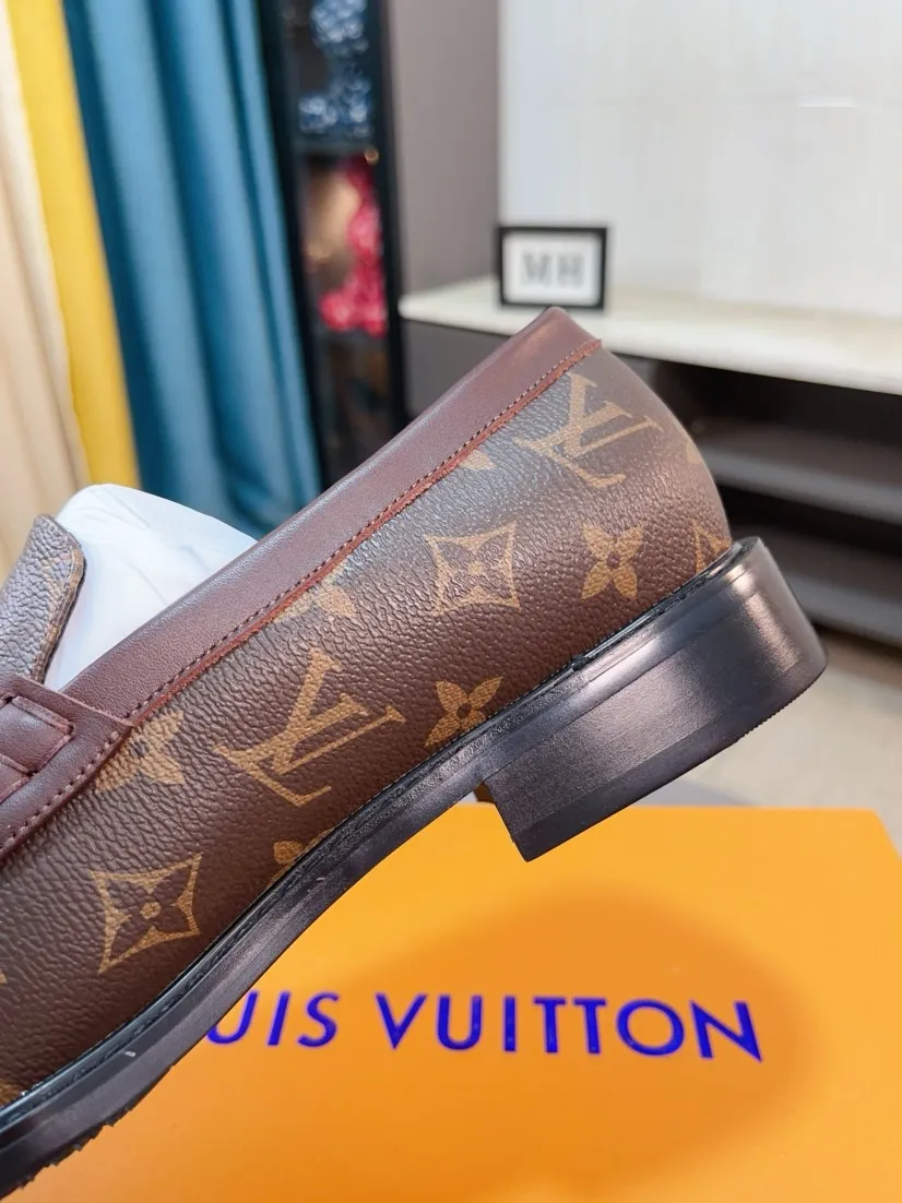 Ex-factory price 720🌹🌹High version [LV] Louis Vuitton's popular casual leather shoes🎖Fashionable and elegant🎖🎖Material: Original imported open-edge beaded cowhide, washed cowhide leather lining, original open-molded rubber outsole, high-end and classy, ​​elegant quality, instantly transforming into a handsome man ❤❤Standard\nNumber: 38-44